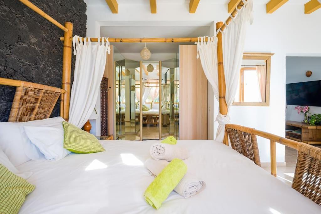 Villa La Isla By Rentaholidayslanzarote プラヤ・ブランカ エクステリア 写真